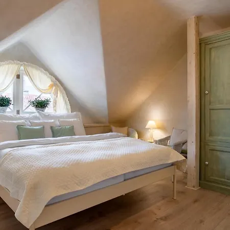 Boutique Soukenikuv Dum 4*