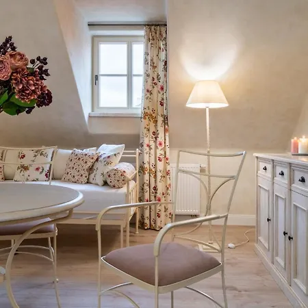 Boutique Soukenikuv Dum 招待所 4*